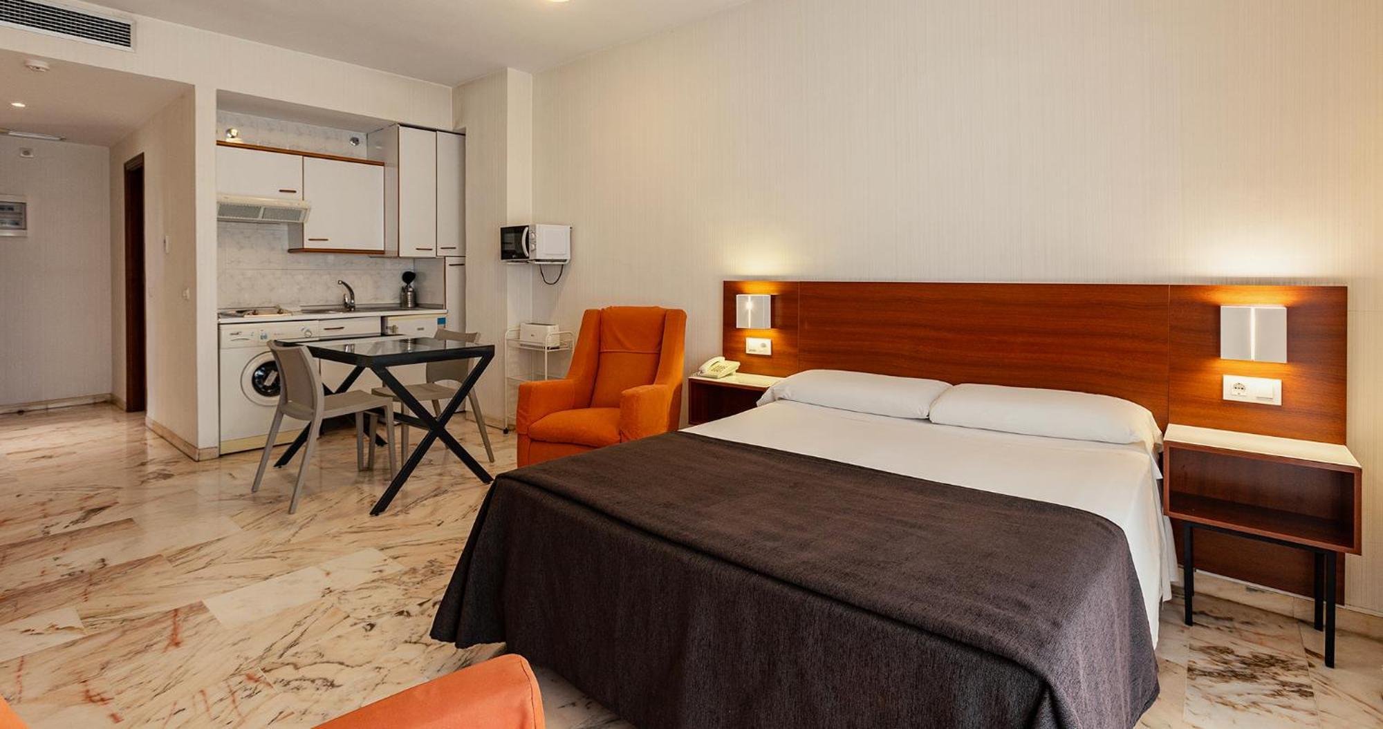 Apartamentos Vertice Bib Rambla — Photos 2